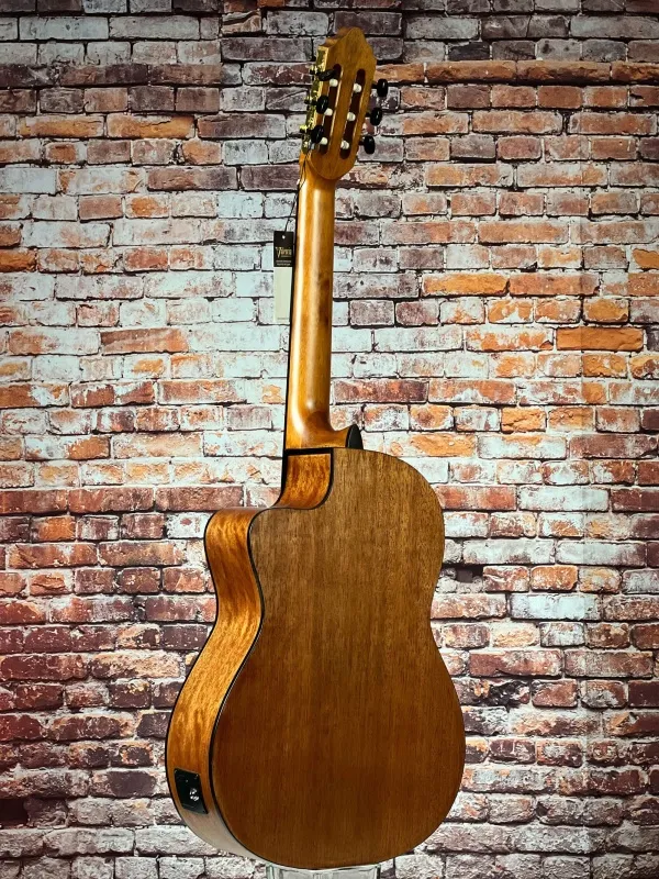 Back-Detailansicht einer Valencia Kontert (Classic) Gitarre Modell VC304CE Cutaway mit Tonabnehmer