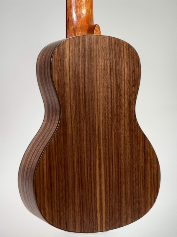 Preview: Baton Rouge UV31-C-WN Walnuss Concert Ukulele_Bodenansicht