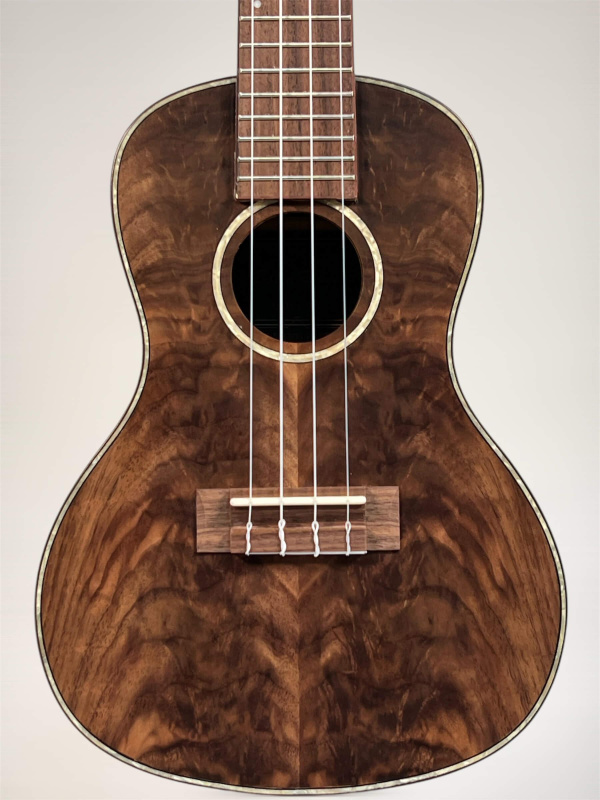 Preview: Baton Rouge UV31-C-WN Walnuss Concert Ukulele_Deckenansicht