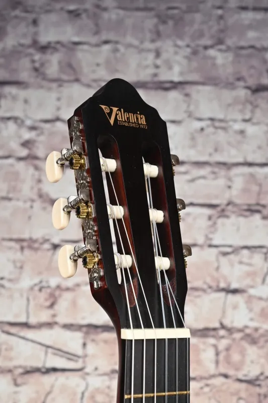 Kopf-oben-Detailansicht einer VALENCIA VC204CSB 4/4 Konzertgitarre (Klassische Gitarre) Modell Classic Sunburst