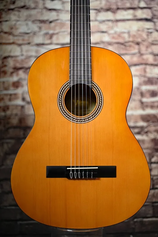 Decke-Detailansicht einer VALENCIA VC204H 4/4 Konzertgitarre (Klassische Gitarre) Hybrid Modell Thin Neck