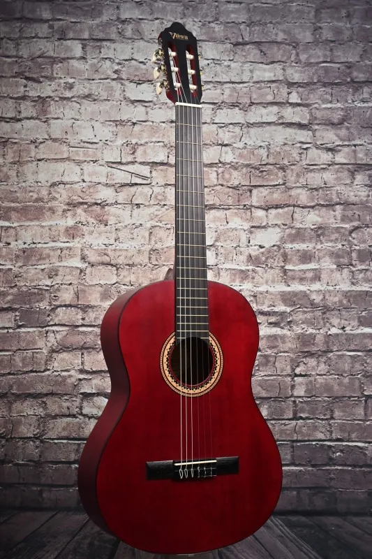 Front-Detailansicht einer VALENCIA VC204TWR 4/4 Konzertgitarre (Klassische Gitarre) Modell Transparent Rot