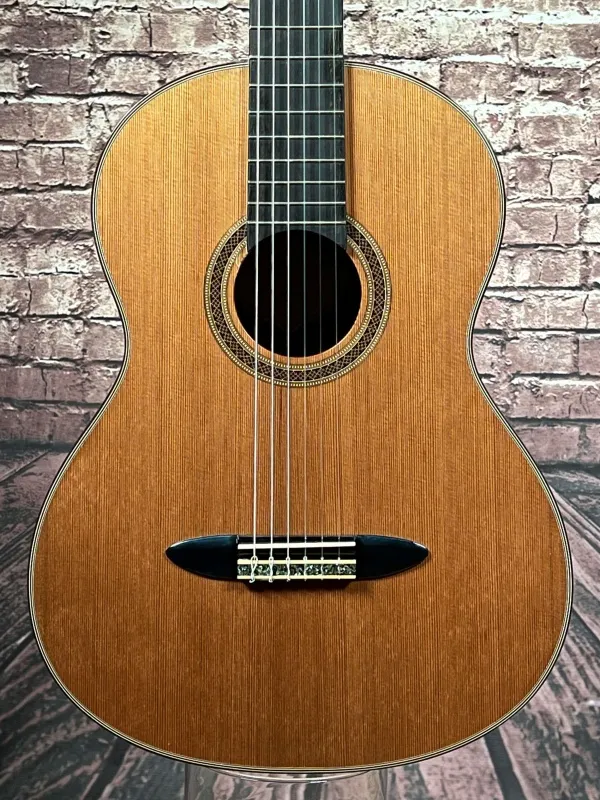 Decke-Detailansicht einer SAMICK 4/4 Konzertgitarre (Klassische Gitarre) Modell CN-4/N