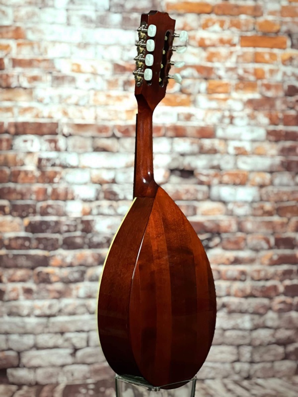 Preview: Rück-Detailansicht einer HORA M1086 (gelazerte Verzierung) Mandoline Modell Portuguese II