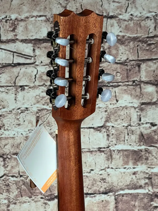 Kopf-unten-Detailansicht einer APC MDL308 Mandoline Modell Classic, Handarbeit aus Portugal
