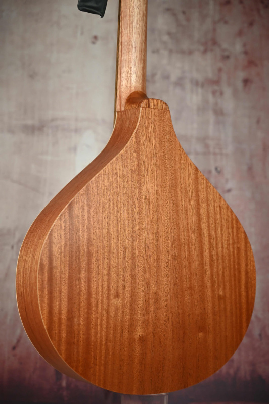 Preview: Bodenansicht einer APC Oktav Mandoline Modell MOC305 gebaut in Portugal