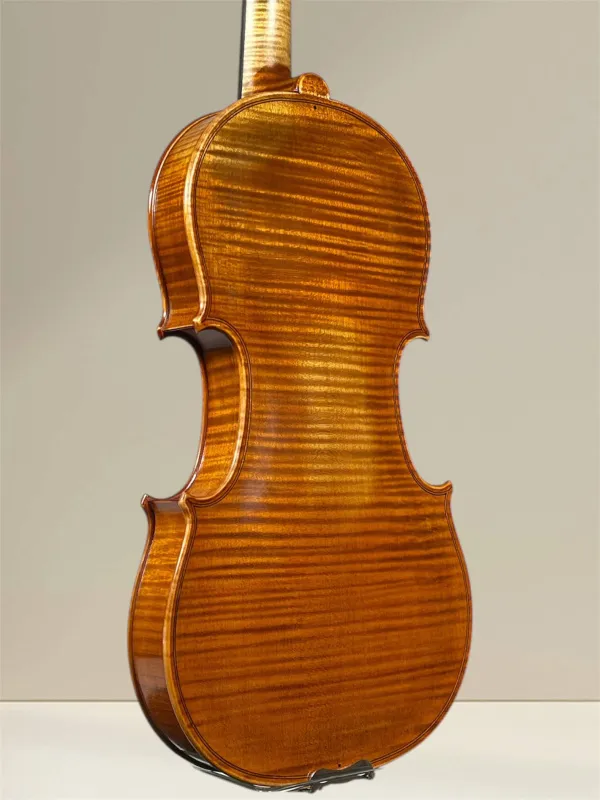 Simon Joseph Meister Geige (Violine) gebaut 2018 - Stradivarius Modell - Bodenansicht, seitlich Simon Joseph Meister Geige (Violine) gebaut 2018 - Stradivarius Modell - Bodenansicht, seitlich