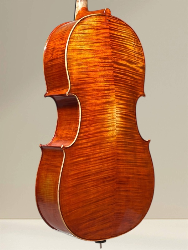 Preview: Bodenansicht seitlich, Simon Jozsef 4/4 „Meister“ 5-saitiges Cello nach Domenico Montagnana, handgebaut in Siebenbürgen