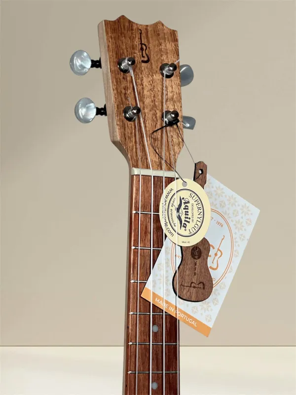 APC TS Simple Tenor Ukulele aus massiver Akazie - Kopfansicht mit Logo APC TS Simple Tenor Ukulele aus massiver Akazie - Kopfansicht mit Logo