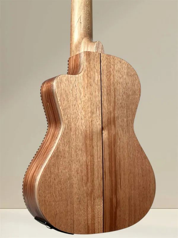 Bodenansicht der APC TTCW Tenor Ukulele aus Akazie Bodenansicht der APC TTCW Tenor Ukulele aus Akazie