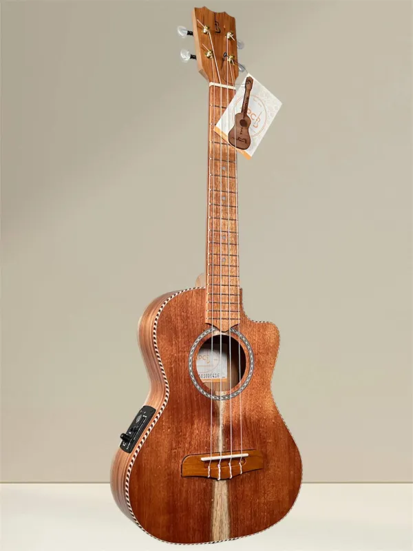 Tenor Ukulele APC TTCW aus vollmassiver Akazie mit Cutaway - Vorderansicht