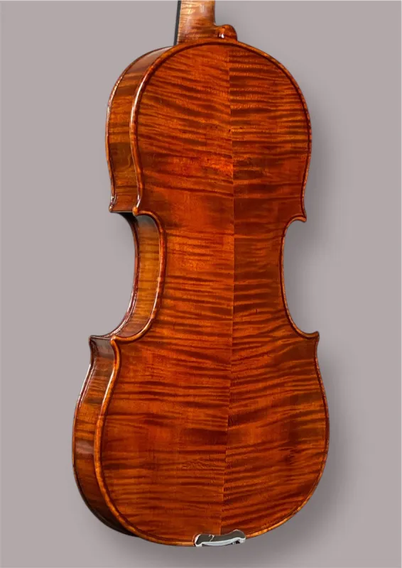 Restaurierte 4/4 Violine ca. 1900 mit Evah Pirazzi Saiten und Ebenholz-Setup - Bodenansicht seitlich