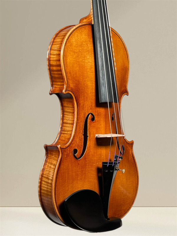 Preview: Calin Vultur Meistergeige 2025 – Guarneri Modell – Deckeansicht seitlich