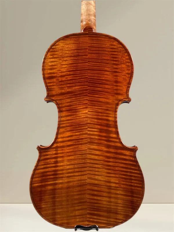 Calin Vultur Meistergeige 2025 – Stradivarius Modell – Bodenansicht Calin Vultur Meistergeige 2025 – Stradivarius Modell – Bodenansicht