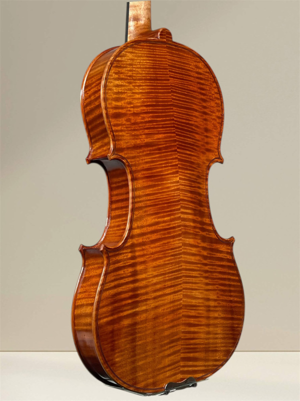 Preview: Calin Vultur Meistergeige 2025 – Stradivarius Modell – Bodenansicht seitlich