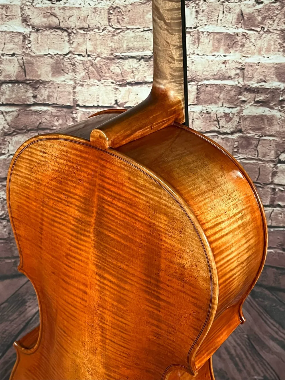 Halsansatz-Ansicht eines Stoica Alin Meister Cello Handarbeit aus Siebenbürgen 2021