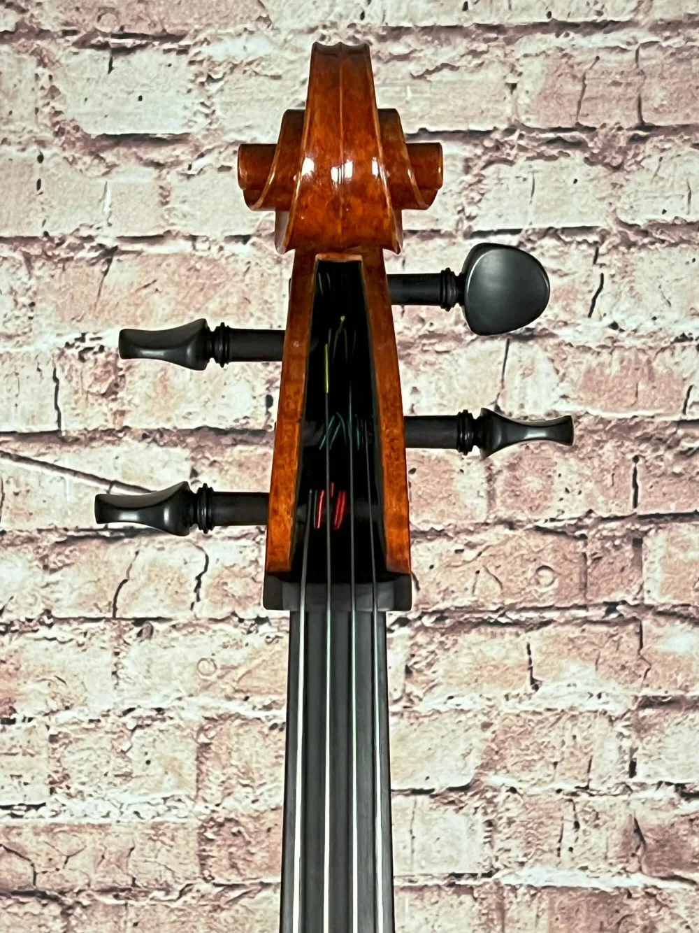 Schnecke-Ansicht-vorne eines Stoica Alin Meister Cello Handarbeit aus Siebenbürgen 2021