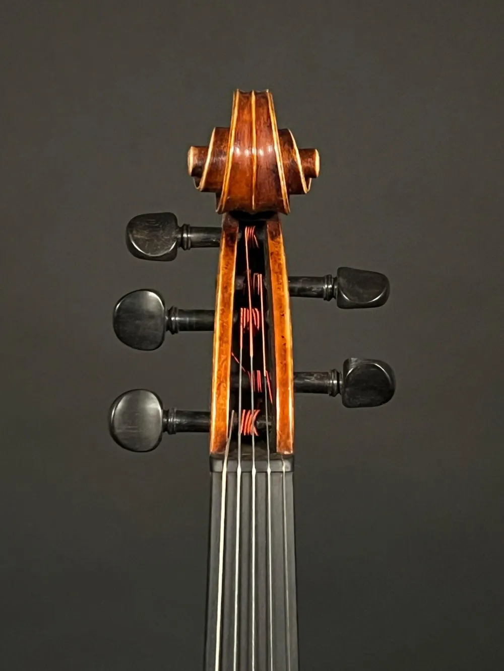 Schnecke-vorne-Detailansicht einer Simon Joseph 5Saiter 40,5 cm Konzert Viola (Bratsche) Handarbeit 2021