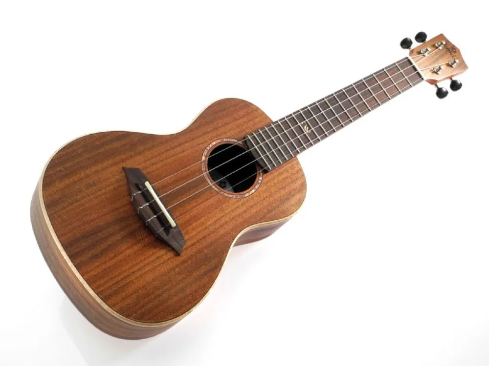 koki'o Koa Concert-Ukulele mit Tasche