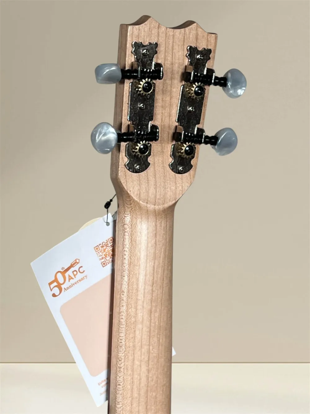 APC BL Simple Bariton Ukulele aus massivem Mahagoni - Mechaniken