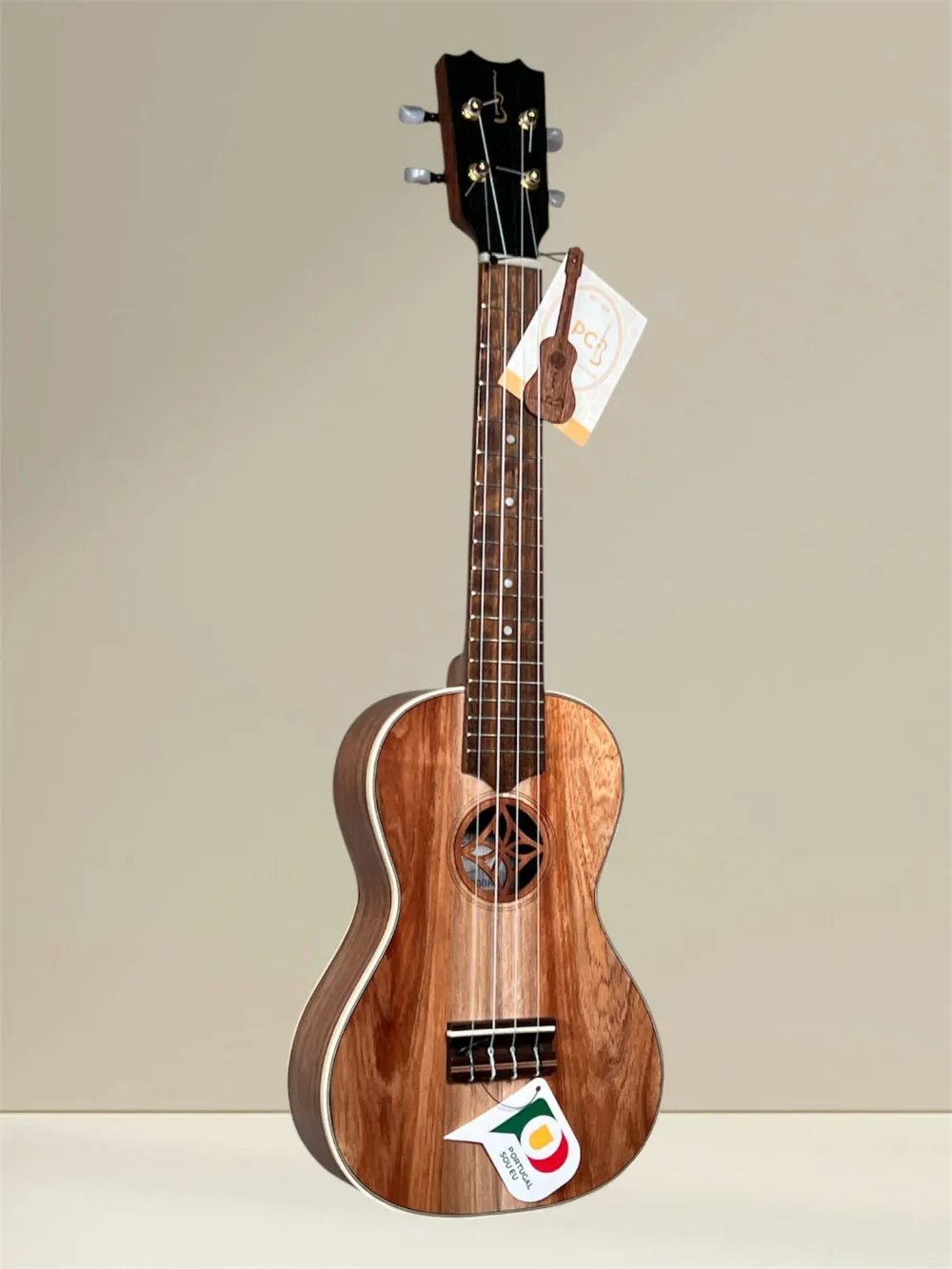 APC CROS ROSACEA Concert Ukulele aus massiver Akazie - Vorderansicht
