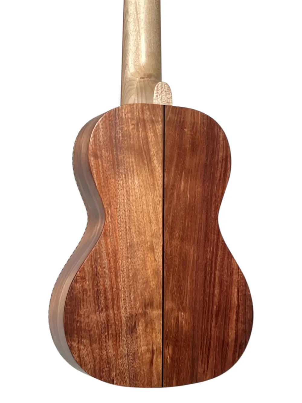 APC CT Traditional Concert Ukulele aus vollmassiver Koa-Akazie – Bodenansicht APC CT Traditional Concert Ukulele aus vollmassiver Koa-Akazie – Bodenansicht