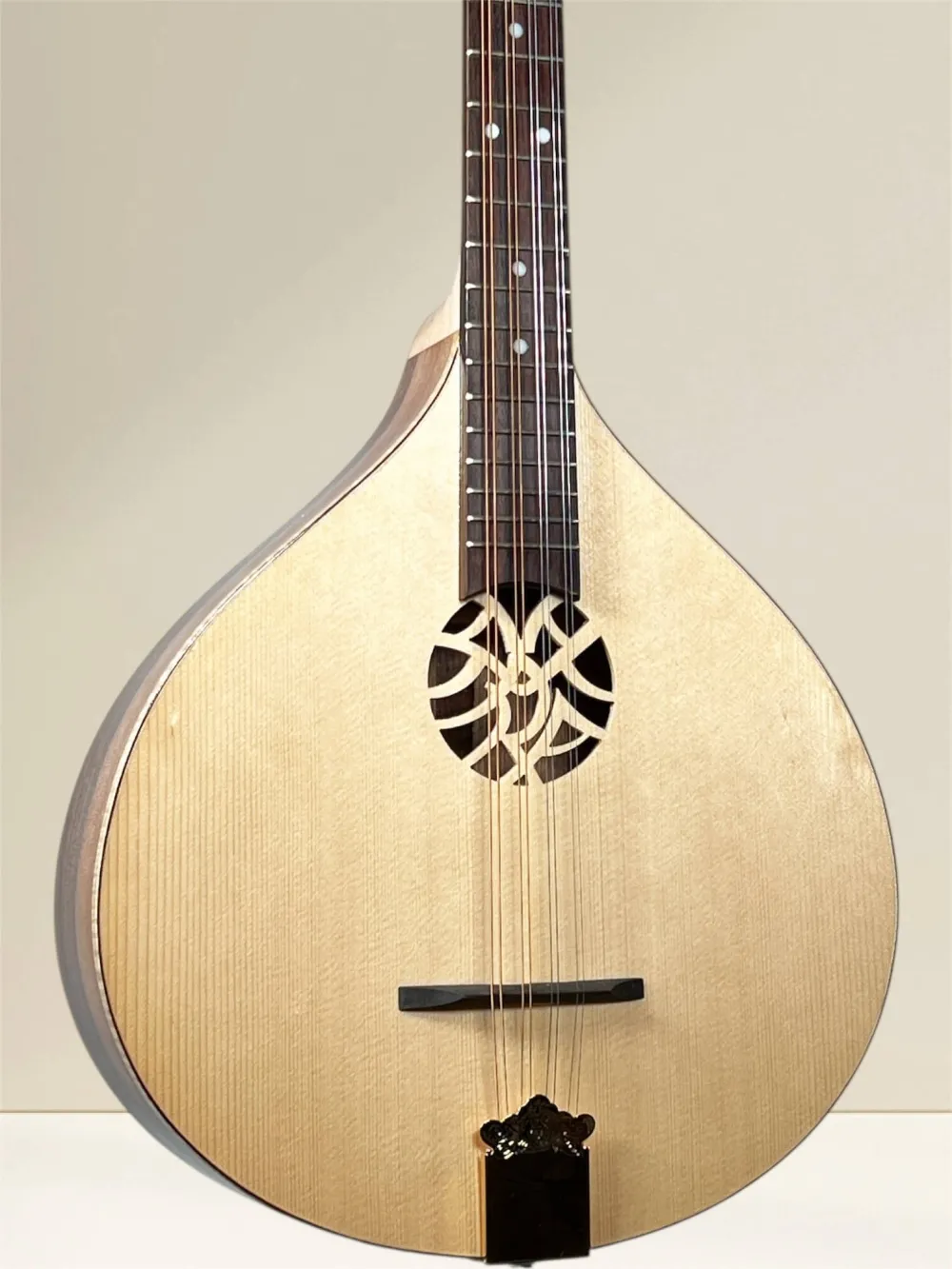Deckeansicht des ARIS Artist Irish Bouzouki mit Fichte Massivholz