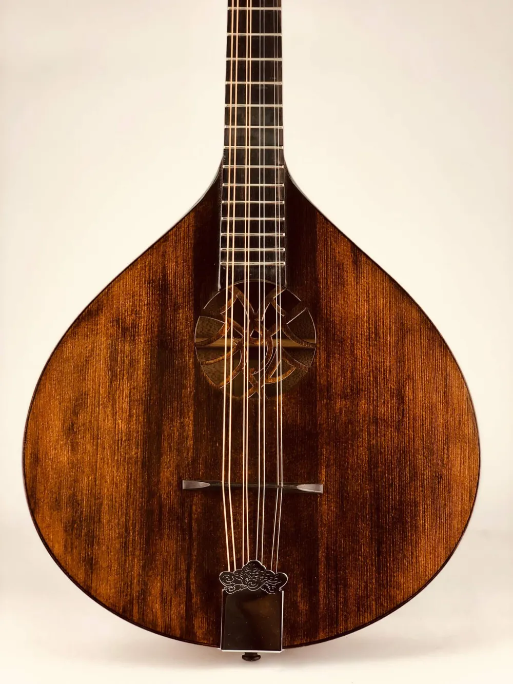 ARIS Concerto Maestro Bouzouki, antik-Look-Finish im Detail auf Decke des Bouzoukis