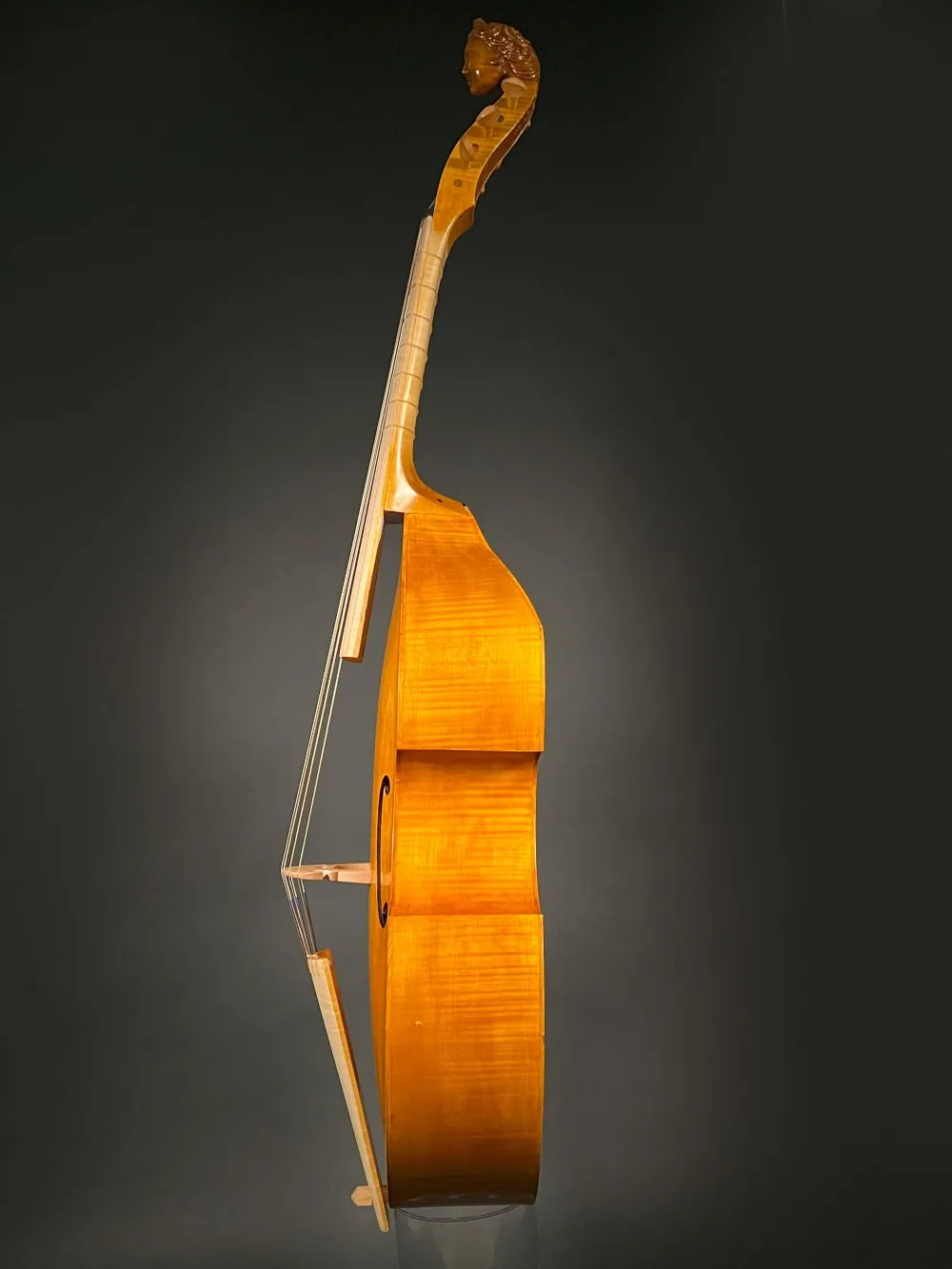 Seitlichansicht links einer Bakos András 7-Saitige Bass Tenor Viola da Gamba Handarbeit aus Siebenbürgen gebaut 2023