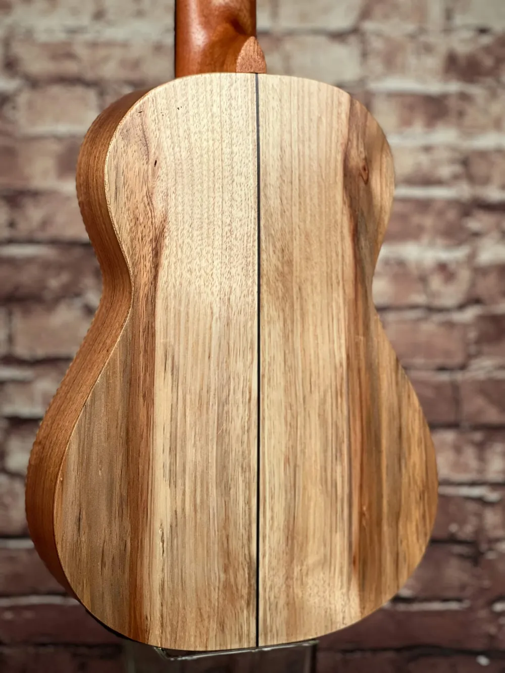 Boden-Detailansicht einer APC Bass Ukulele Modell Traditional, Handarbeit aus Portugal