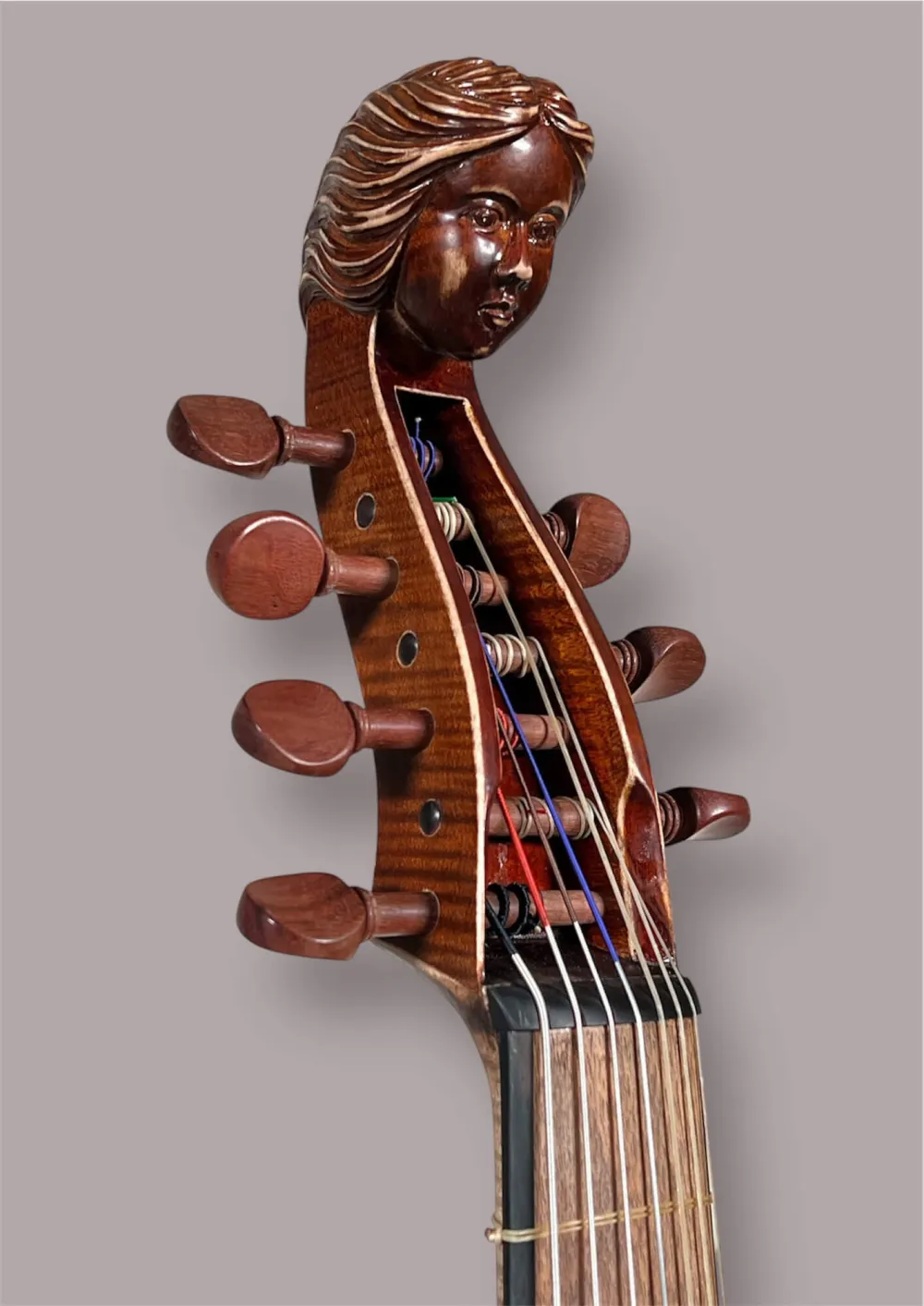 7-saitige Bassgambe nach Nicolas Bertrand gebaut 2024– Schneckeansicht vorne seitlich