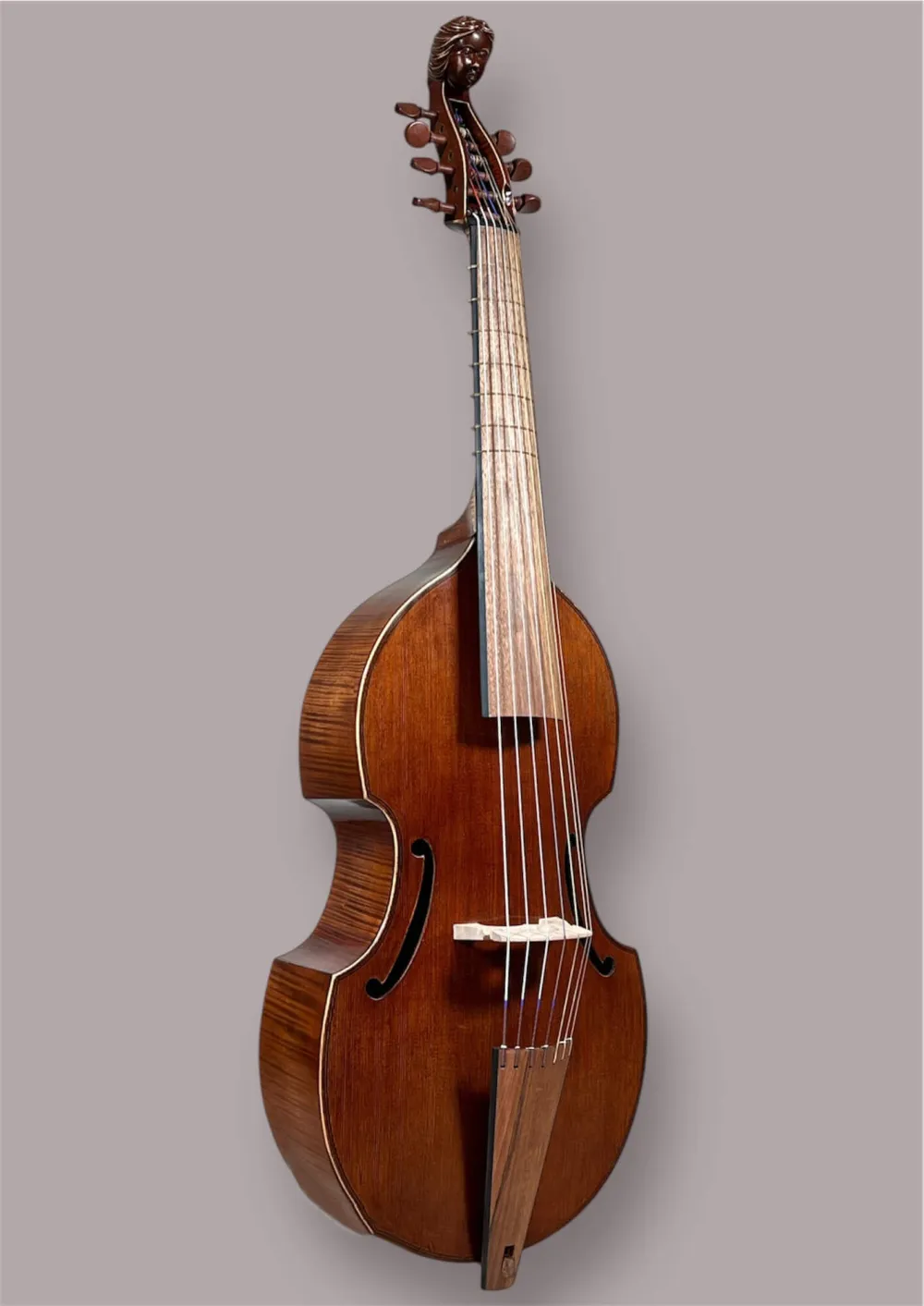 7-saitige Bassgambe nach Nicolas Bertrand gebaut 2024– Vorderansicht seitlich
