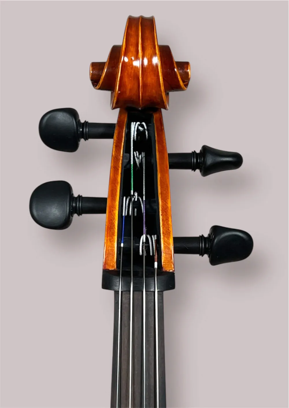 Bucur Ioan Professional 4/4 Linkshänder Cello 2025 (Nr. 2) – Schneckeansicht vorne