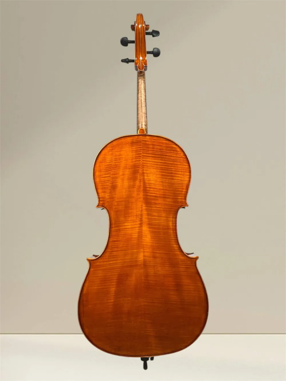 Bucur Ioan linkshänder 4/4 Cello (Violoncello) Stradivarius Modell, Rueckansicht Bucur Ioan linkshänder 4/4 Cello (Violoncello) Stradivarius Modell, Rueckansicht