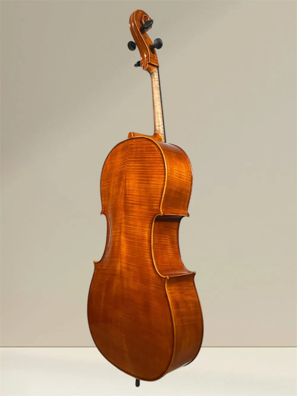 Bucur Ioan linkshänder 4/4 Cello (Violoncello) Stradivarius Modell, Rueckansicht-seitlich Bucur Ioan linkshänder 4/4 Cello (Violoncello) Stradivarius Modell, Rueckansicht-seitlich