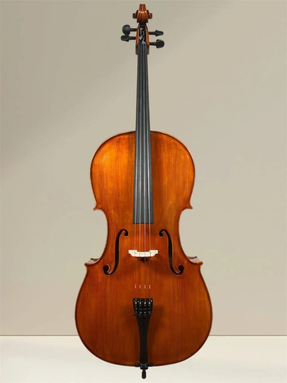 Bucur Ioan linkshänder 4/4 Cello (Violoncello) Stradivarius Modell, Vorderansicht Bucur Ioan linkshänder 4/4 Cello (Violoncello) Stradivarius Modell, Vorderansicht