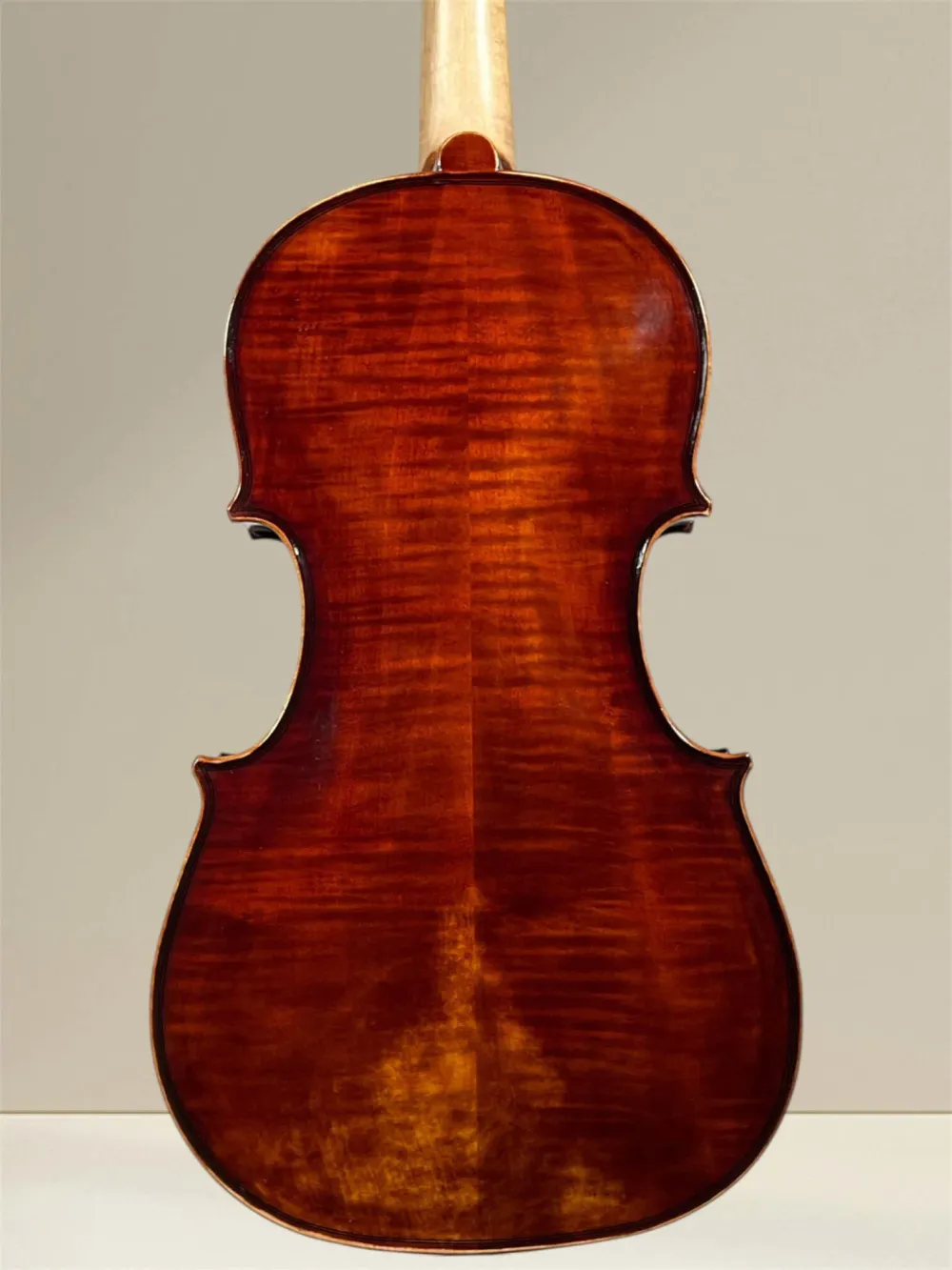 Cello da Spalla, viola Pompoza – handgefertigt von Simon Csaba 2025, Siebenbürgen – Bodenansicht Cello da Spalla, viola Pompoza – handgefertigt von Simon Csaba 2025, Siebenbürgen – Bodenansicht