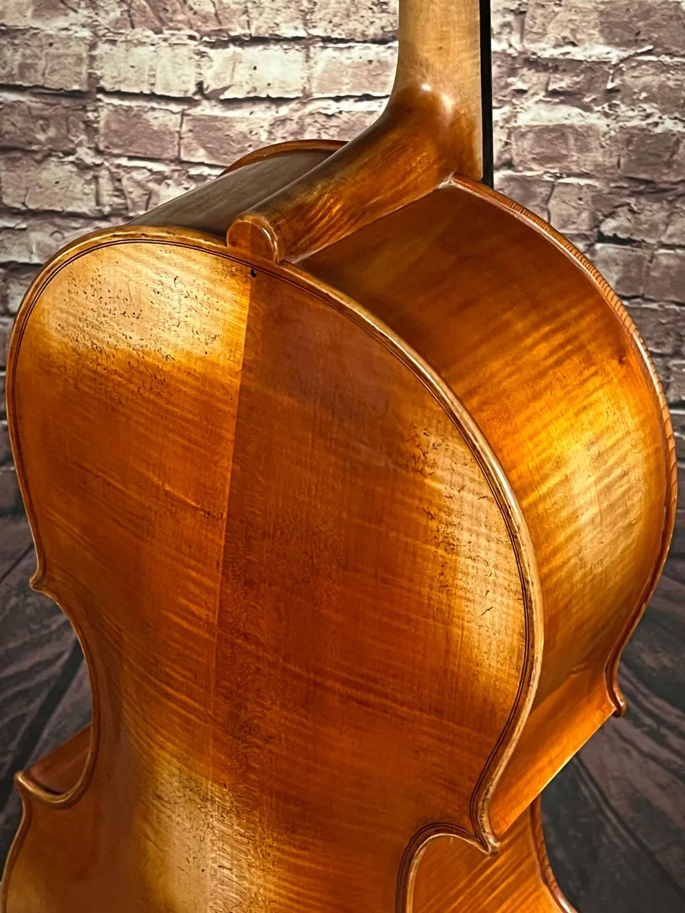 Halsansatz-hinten-Detailansicht einer Simon Joseph Amati Cello (Violoncello) Handarbeit 2019