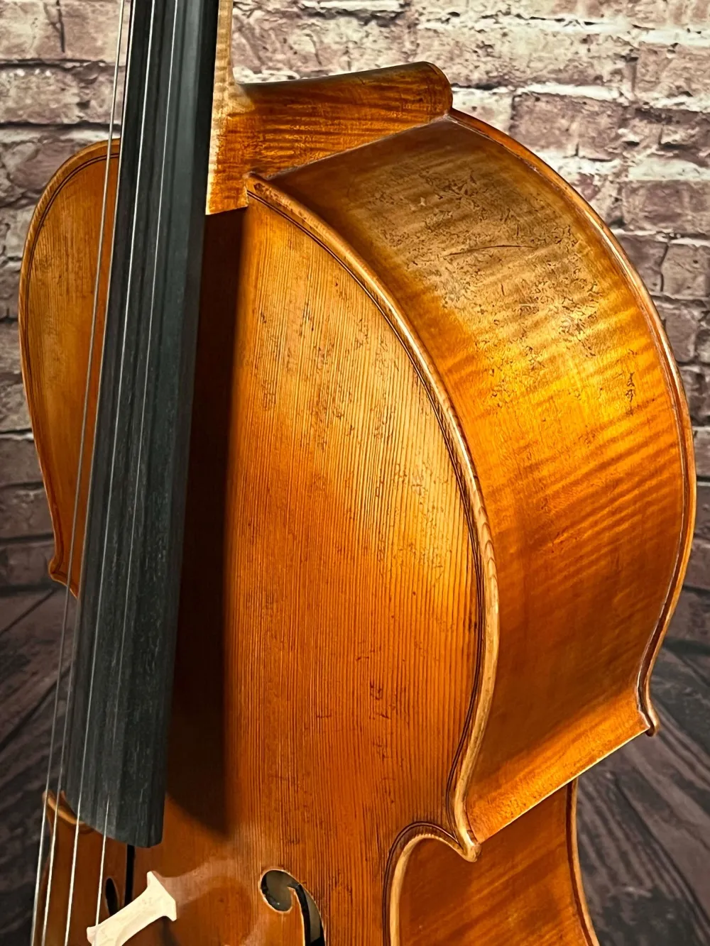 Halsansatz-vorne-Detailansicht einer Simon Joseph Amati Cello (Violoncello) Handarbeit 2019