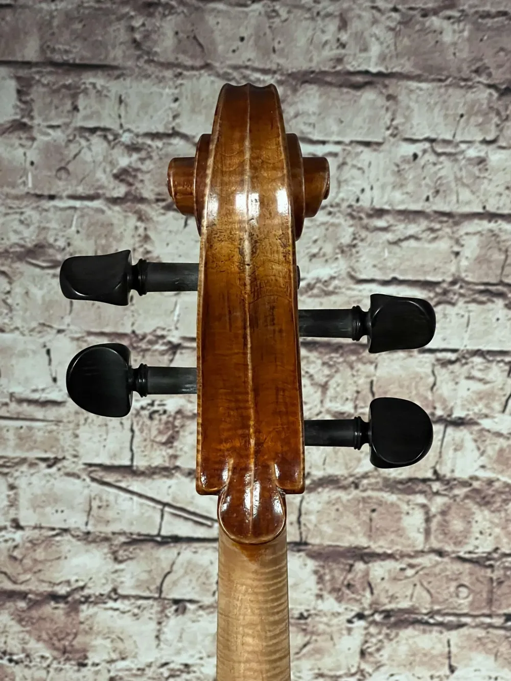 Schnecke-hinten-Detailansicht einer Simon Joseph Amati Cello (Violoncello) Handarbeit 2019
