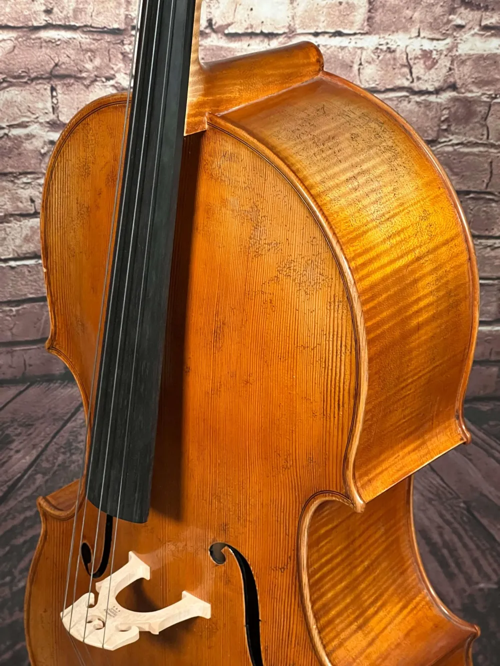 Halsansatz-vorne-Detailansicht einer Simon Joseph Goffriller Cello (Violoncello) Handarbeit 2019