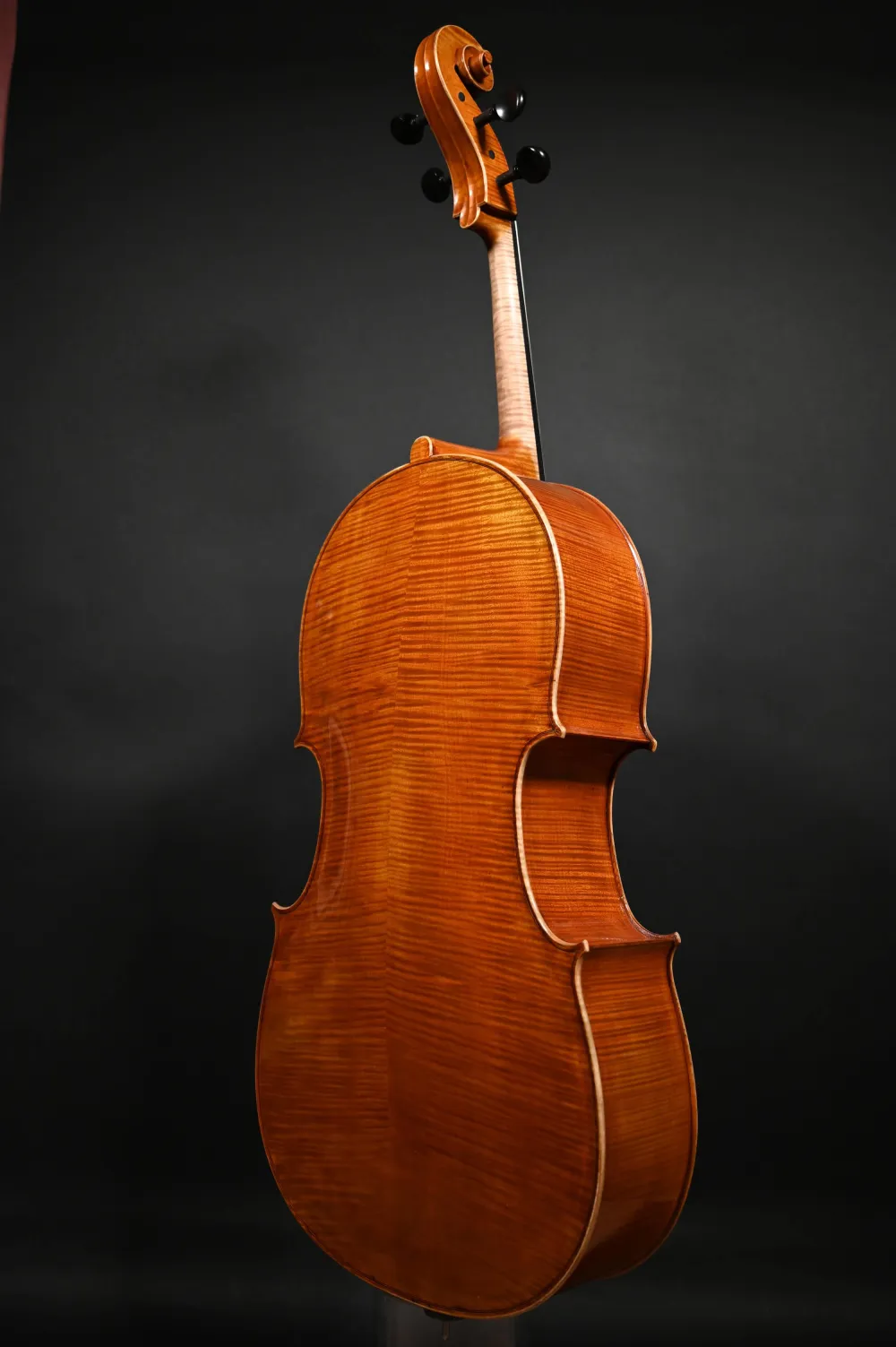 Simon Joseph 4/4 Meister Cello nach Modell nach Matteo Goffriller gebaut 2023_Rueck-Seitenansicht