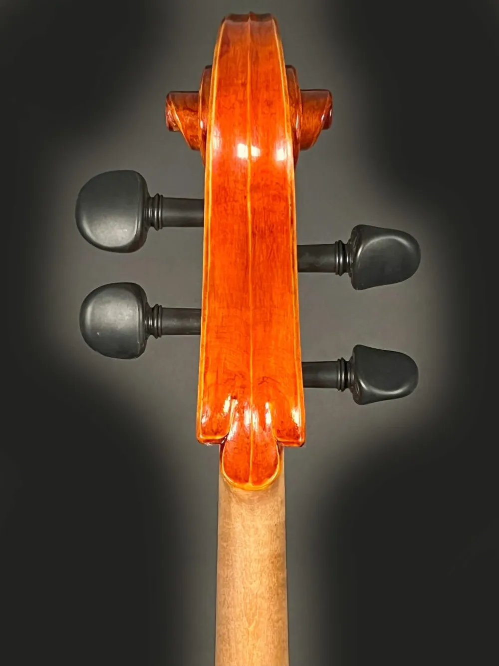 Schnecke-hinten-Detailansicht einer Simon Joseph Montagnana Cello (Violoncello) Handarbeit 2020
