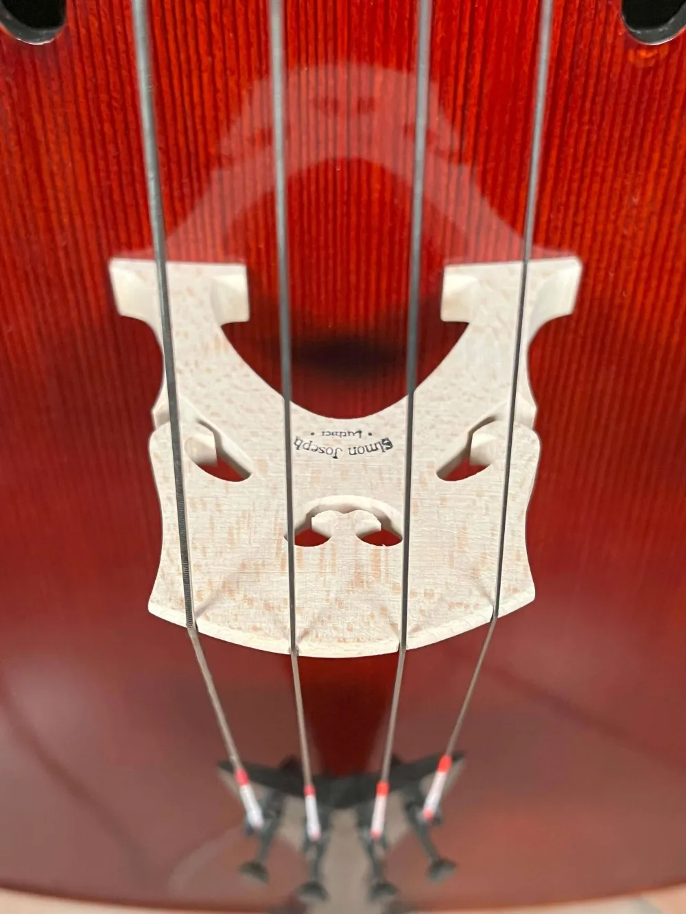 Steg-Detailansicht einer Simon Joseph Montagnana Cello (Violoncello) Handarbeit 2021