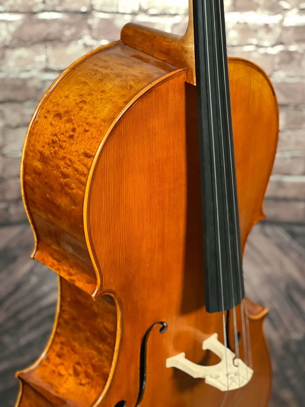 Halsansatz-vorne-Detailansicht eines Györke Francisc \"di Bottega\" Orchester Cello (Violoncello) Handarbeit 2018