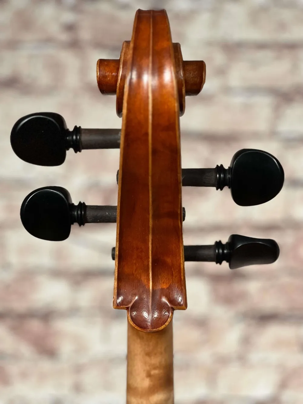 Schnecke-hinten-Detailansicht eines Györke Francisc \"di Bottega\" Orchester Cello (Violoncello) Handarbeit 2018