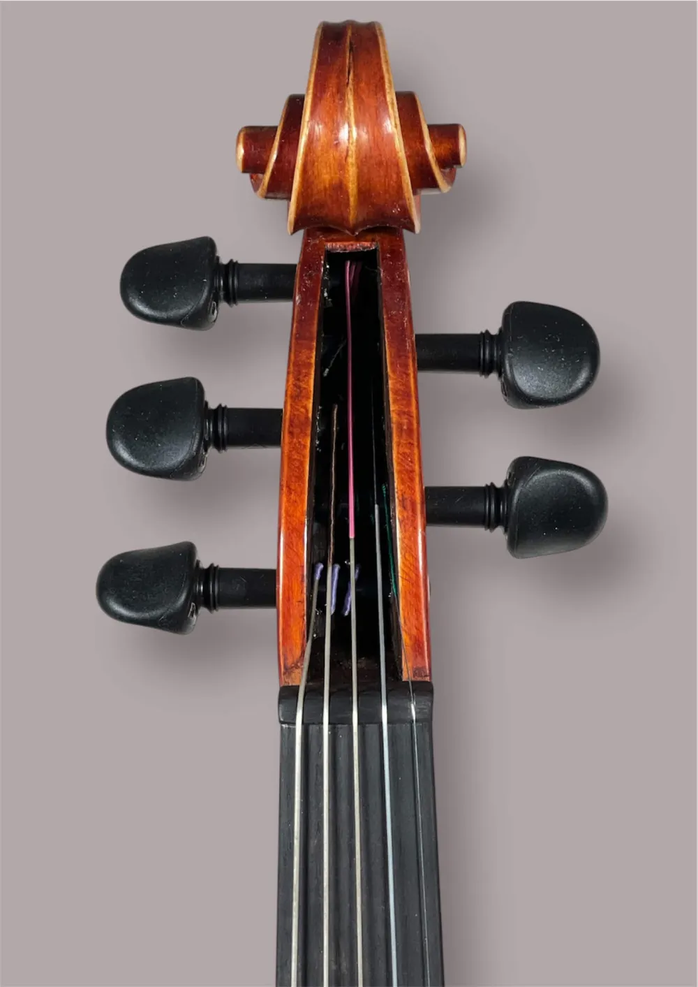 Schneckenansicht vorne einer Simon Joseph 5Saiter 4/4 Meister Geige (Violine) Handarbeit 2023