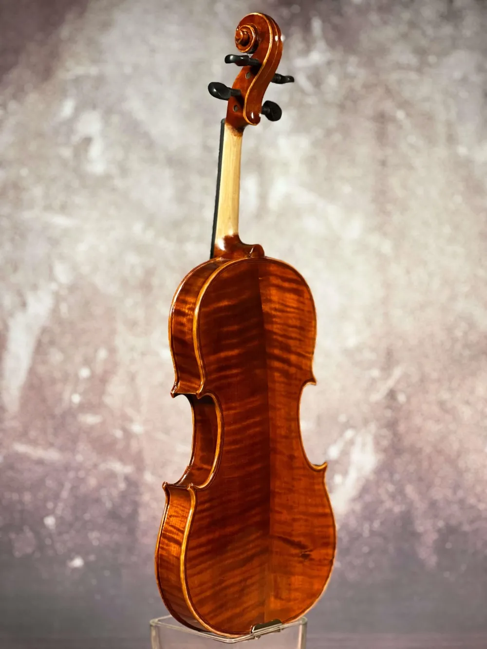 Boden-Zarge-Detailansicht einer Reghino 1/2 Geige (Violine)