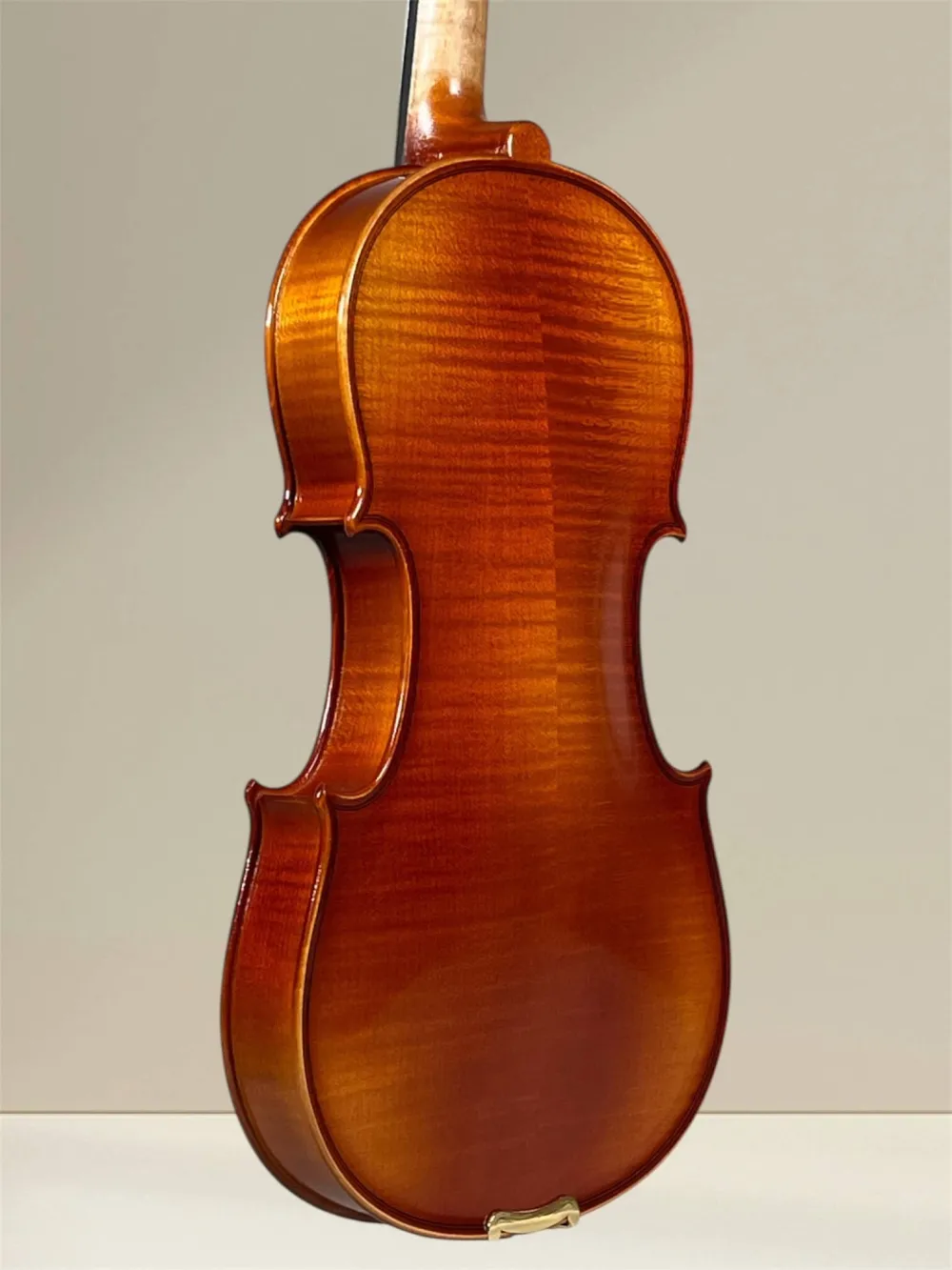 Geige (Violine) 4/4 aus Reghin Rumänien Baujahr 2025 - Bodenansicht, seitlich