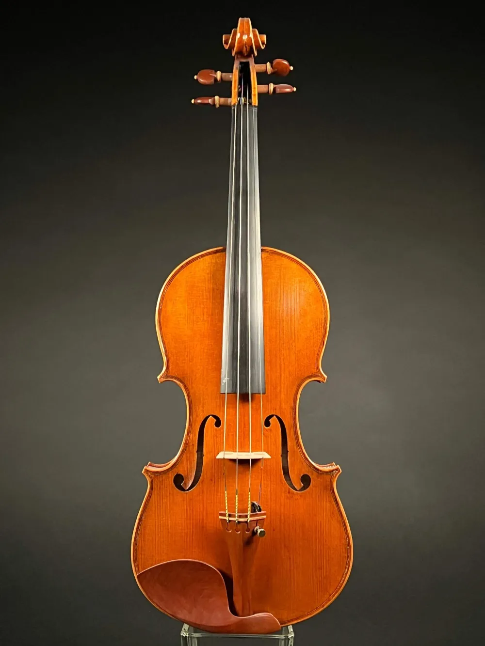 Front-Detailansicht einer Butiu Cornel \"Professional\" Geige (Violine) Handarbeit 2018
